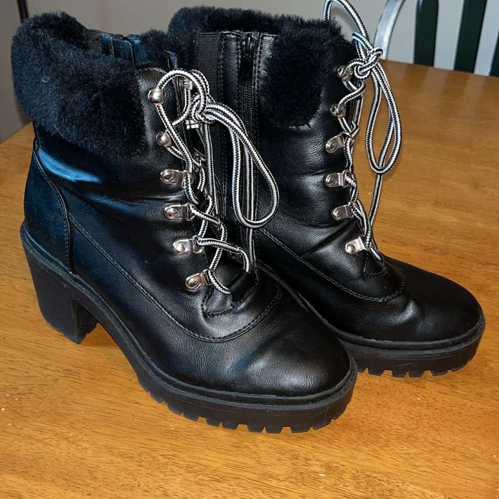 Torrid Black Lace Up Hiker Boots with Faux Fur and Zipper Womens Size 10.5